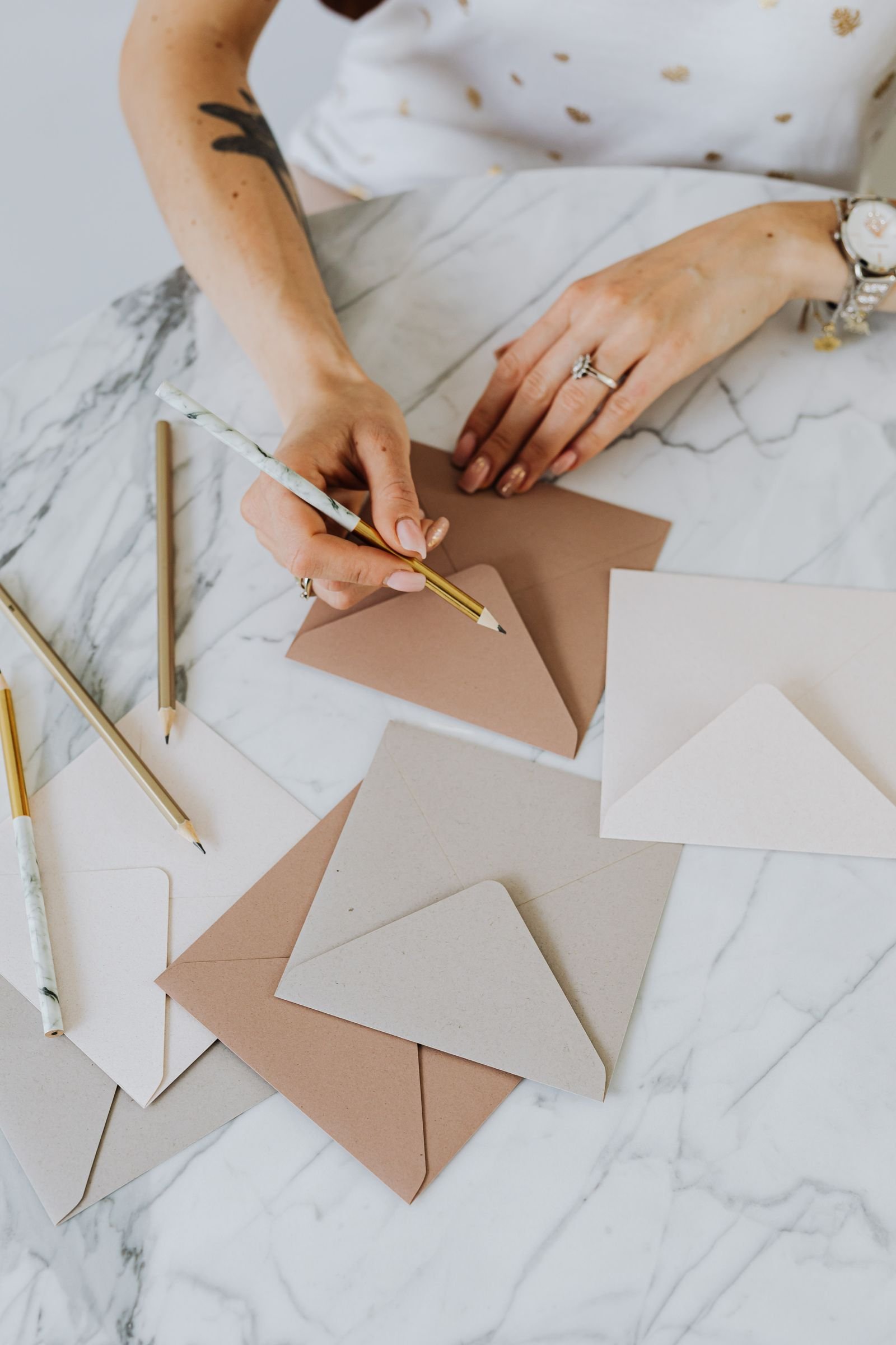 Writing a credit report dispute letter to mail to a credit bureau
